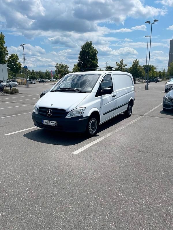 Weiß Gebraucht 2012 Mercedes Vito Van / Kleinbus | 7.000 € - Bild 1/4