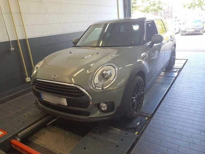 Moonwalk grey Gebraucht 2018 Mini One Clubman Kombi | 14.990 € (Guter Preis) - Bild 1/4