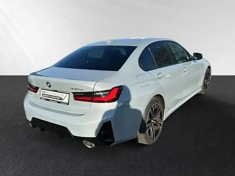 Gebraucht BMW 330e M Sport 292 PS (214 kW) 2025 Brooklyn grau metallic Limousine