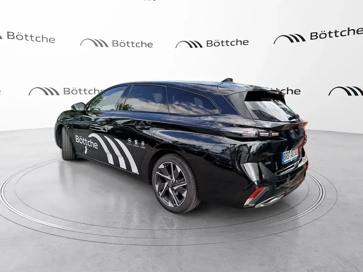 Gebraucht Peugeot 308 Allure 131 PS (96 kW) 2023 Lackierung schwarz perla nera/typ aussenverkleidung metalliclackierung Kombi