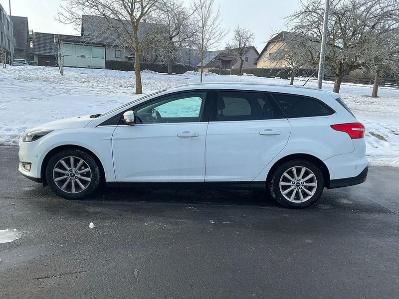 Gebraucht Ford Focus Titanium 120 PS (88 kW) 2016 Weiß Kombi
