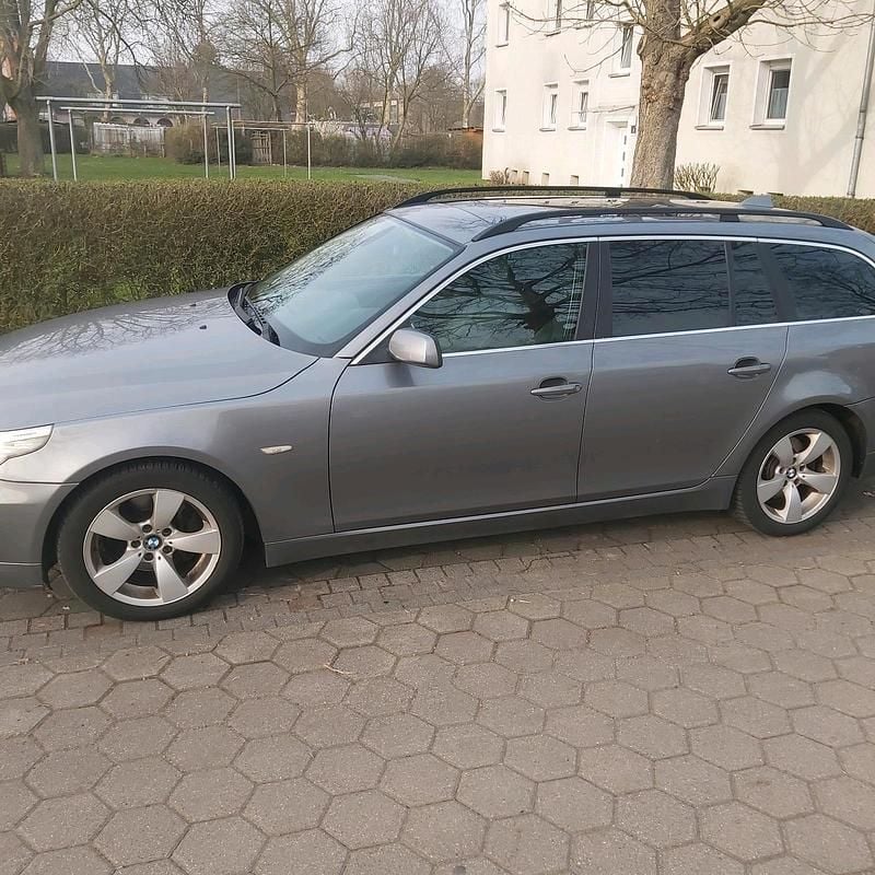 Gebraucht BMW 525 197 PS (144 kW) 2008 Grau Kombi
