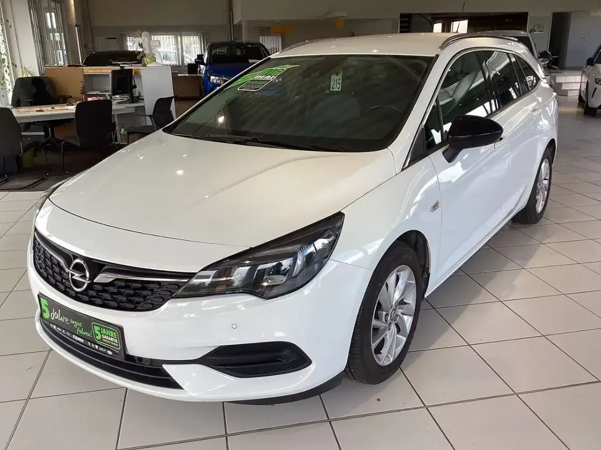 Usata Opel Astra Elegance 122 CV (89 kW) 2022 Bianco Utilitaria
