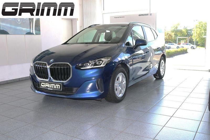 Phytonicblau metallic Gebraucht 2023 BMW 225 Van / Kleinbus | 31.500 € (Teuer) - Bild 1/4