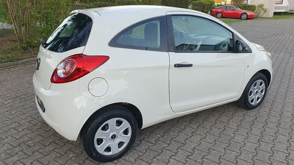 Gebraucht Ford Ka Ambiente 69 PS (50 kW) 2014 Weiß Kleinwagen