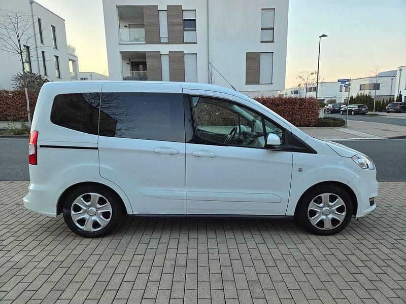 Gebraucht Ford Tourneo 76 PS (55 kW) 2014 Weiß Van / Kleinbus
