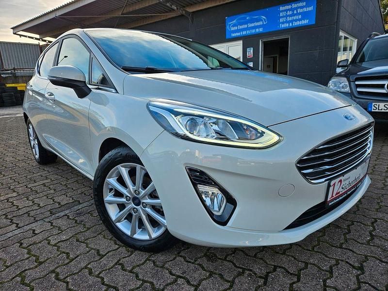 Weiß Gebraucht 2020 Ford Fiesta Titanium Limousine | 12.990 € (Fairer Preis) - Bild 1/4