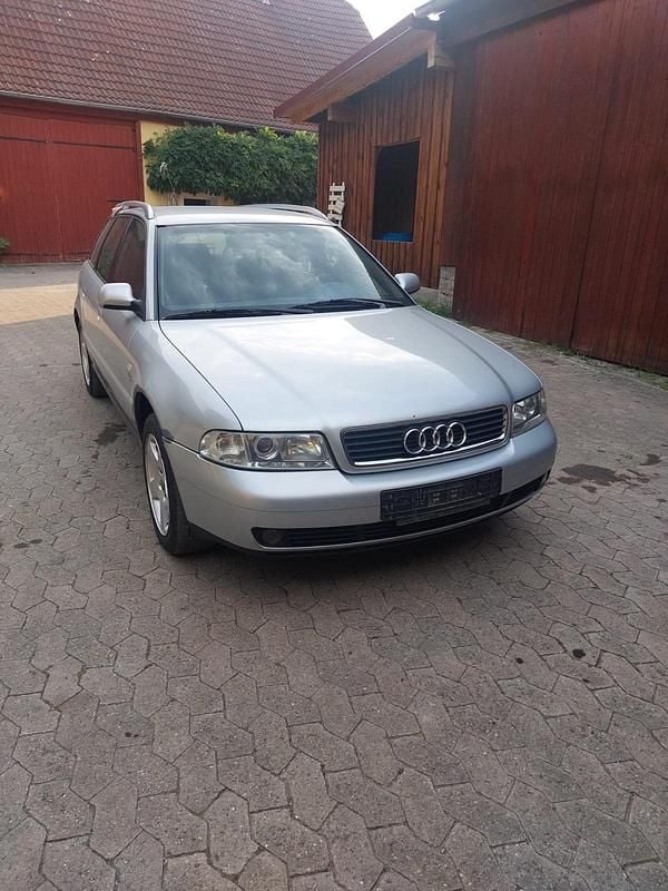 Silber Gebraucht 2001 Audi A4 Kombi | 200 € (Superpreis) - Bild 1/4