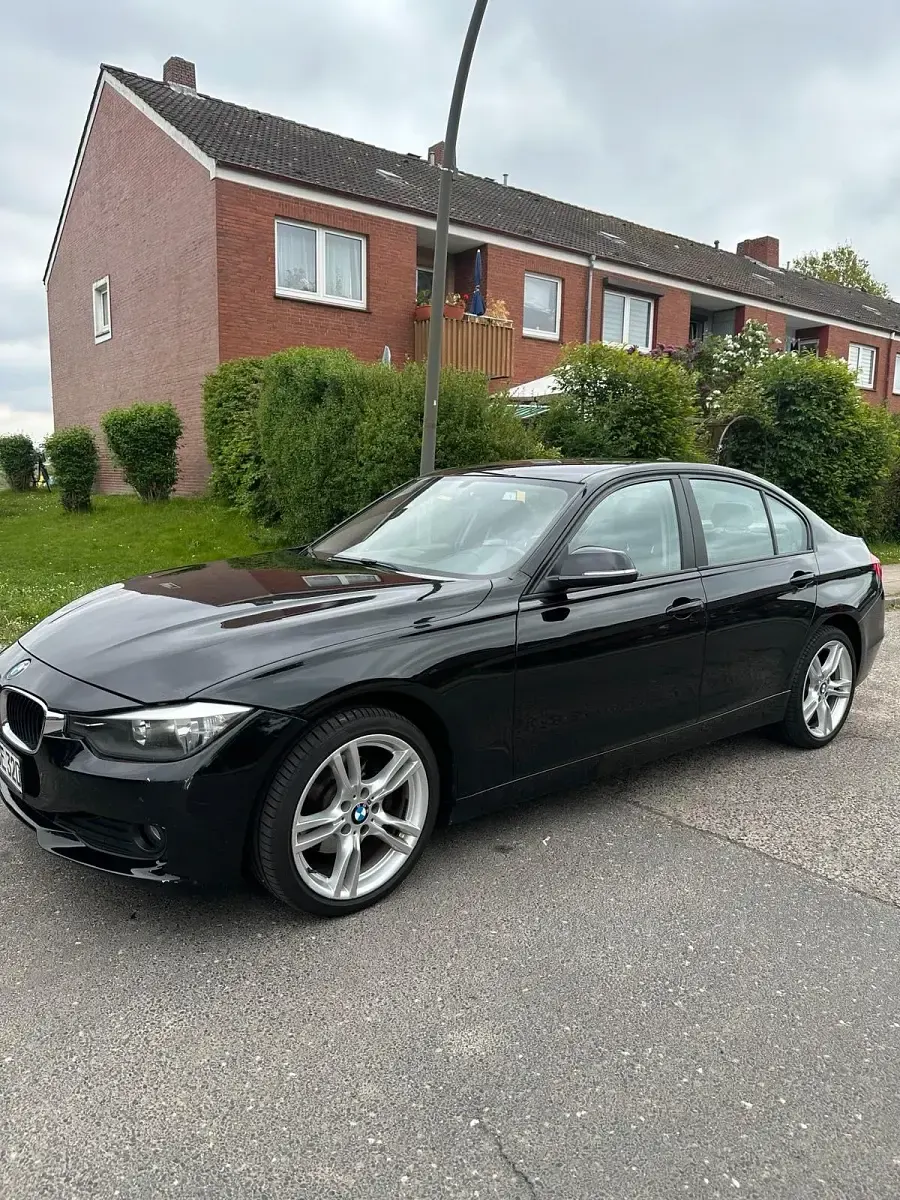 Używany BMW 320 184 KM (135 kW) 2012 Czarny Sedan/Limuzyna