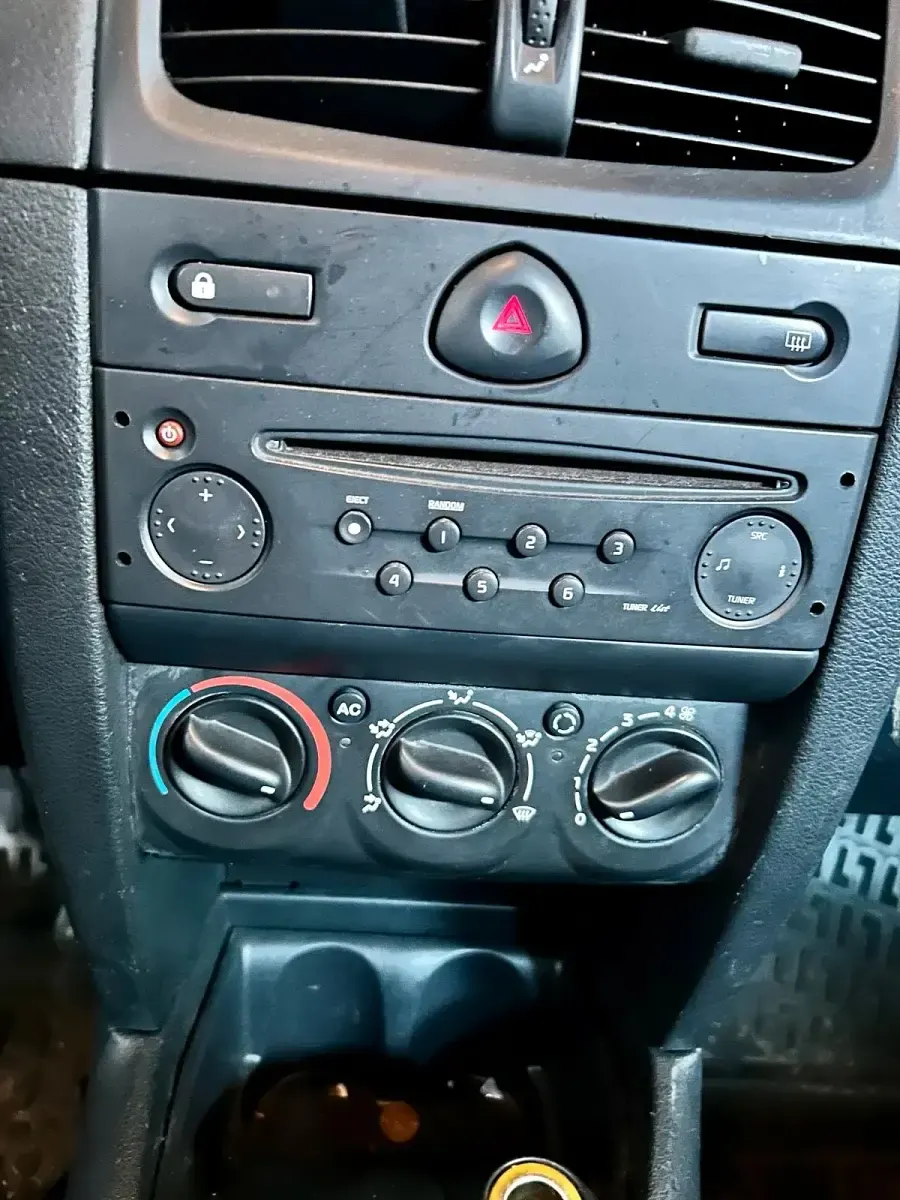 Gebraucht Renault Clio 75 PS (55 kW) 2012 Silber Kleinwagen