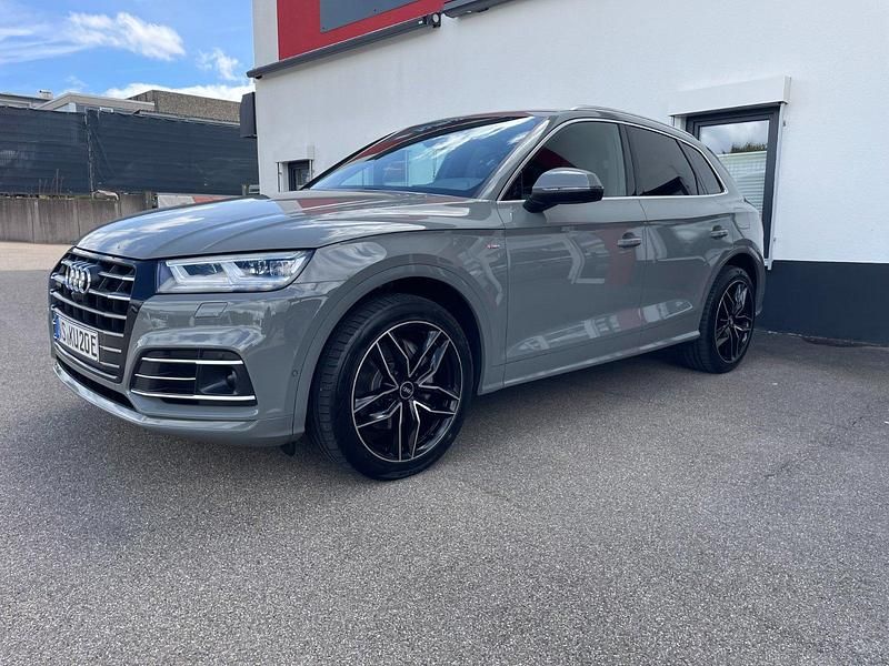 Grau Gebraucht 2020 Audi Q5 SUV | 34.900 € (Teuer) - Bild 1/4