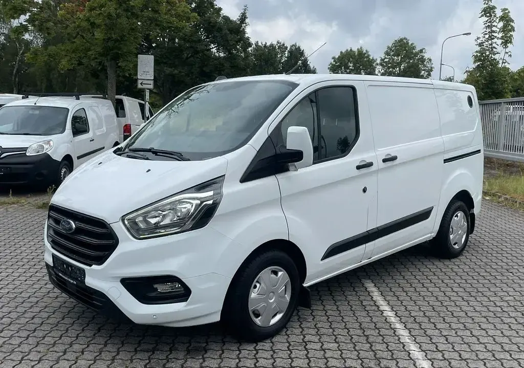 Gebraucht Ford 300 131 PS (96 kW) 2022 Weiß Van / Kleinbus