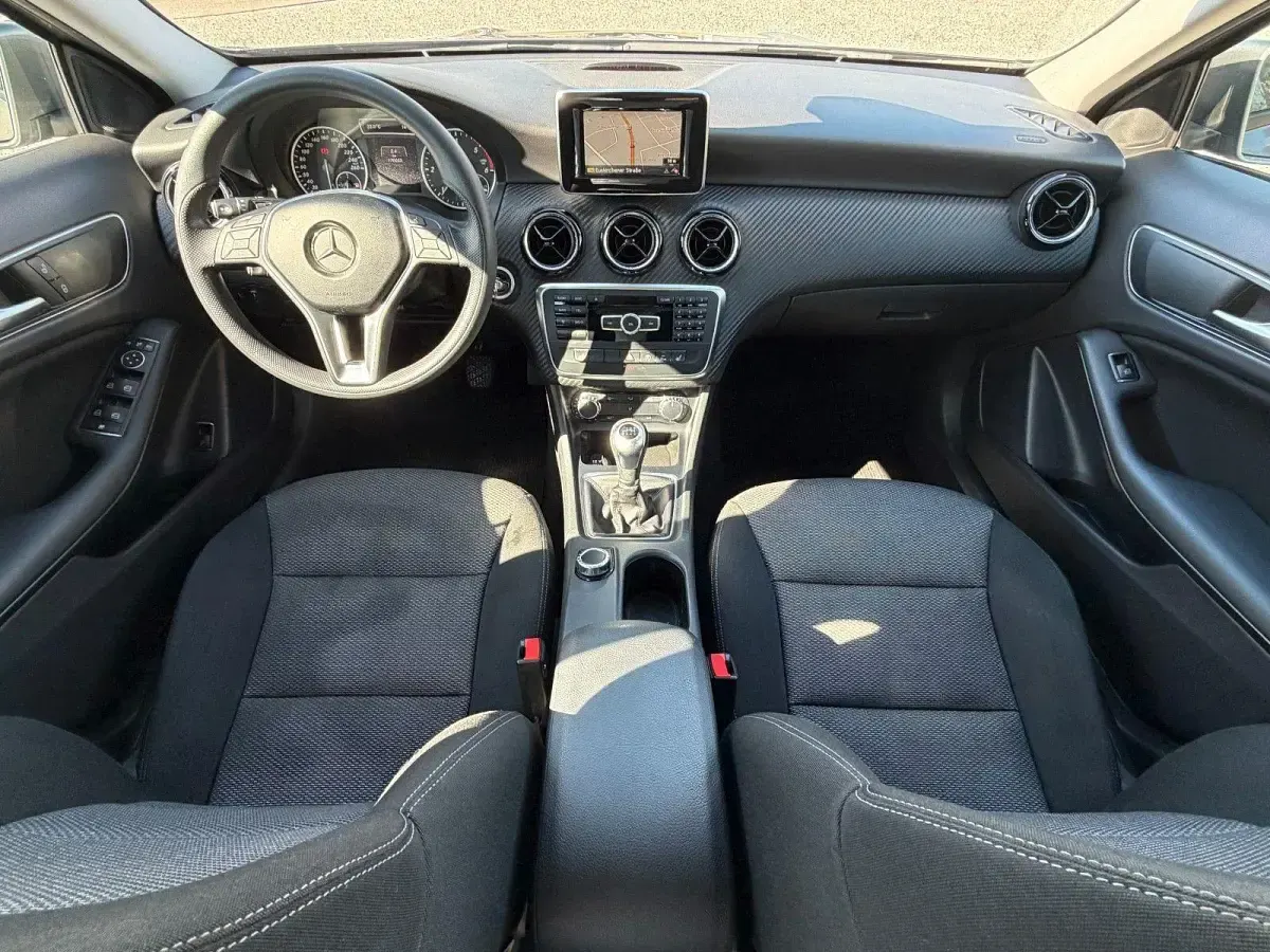 Gebraucht Mercedes GLA180 109 PS (80 kW) 2015 Grau SUV
