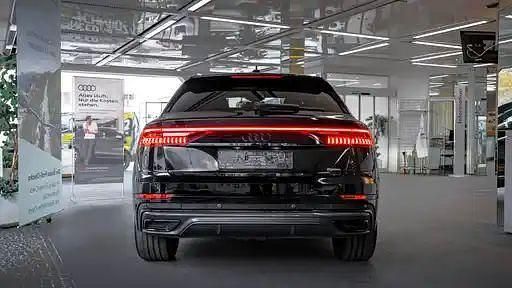 Gebraucht Audi Q8 Competition 381 PS (280 kW) 2023 Mythosschwarz (metallic) SUV