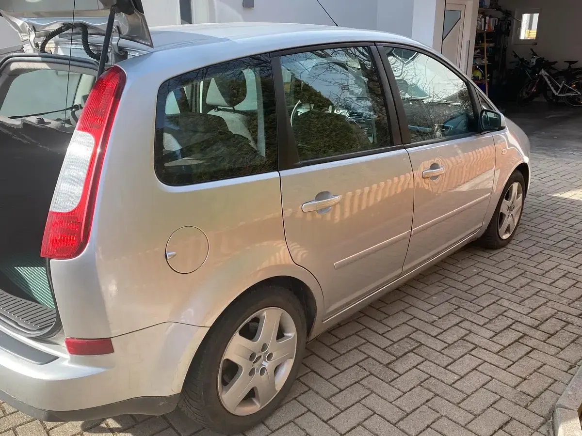 Używany Ford Focus Style 101 KM (74 kW) 2007 Szary Kombi