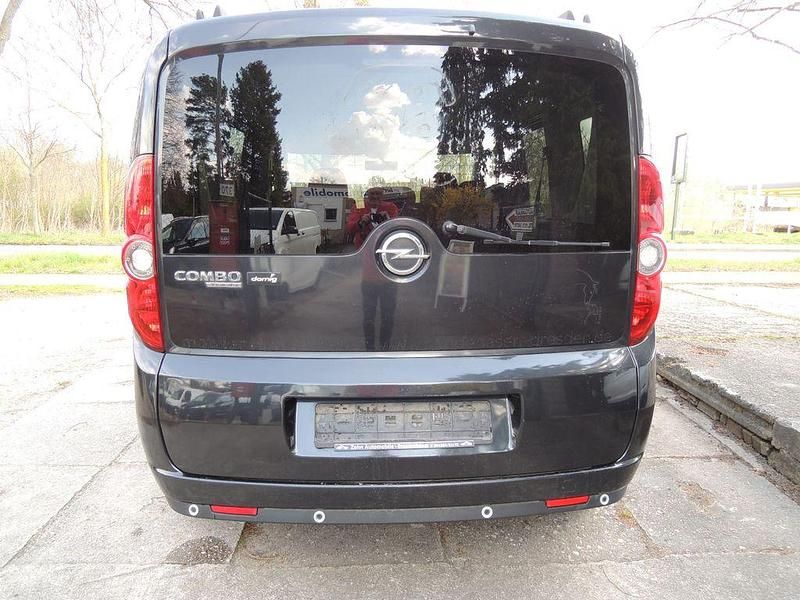 Second-hand Opel Combo 120 CP (88 kW) 2017 Negru Monovolum