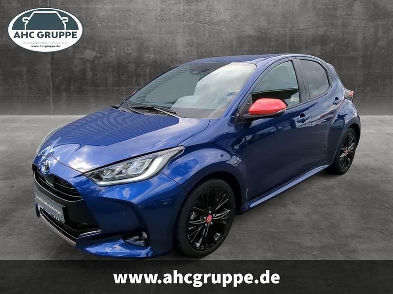 Blau Gebraucht 2021 Toyota Yaris Hybrid Kleinwagen | 18.990 € (Fairer Preis) - Bild 1/4