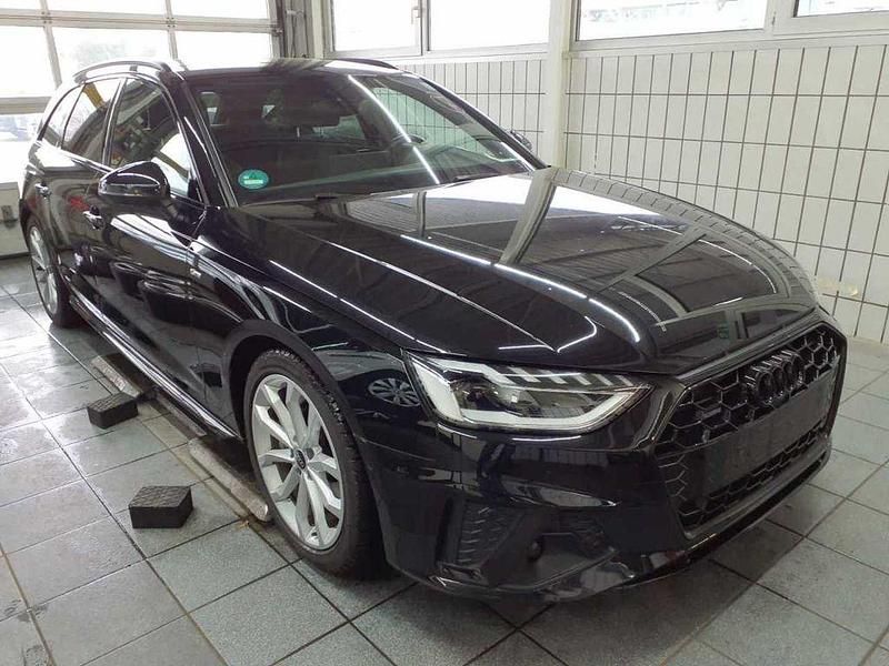 Gebraucht Audi A4 S-Line 204 PS (150 kW) 2022 Mythosschwarz metallic (metallic) Kombi