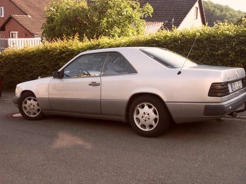 Silber Gebraucht 1988 Mercedes 230 Coupé | 2.900 € - Bild 1/4