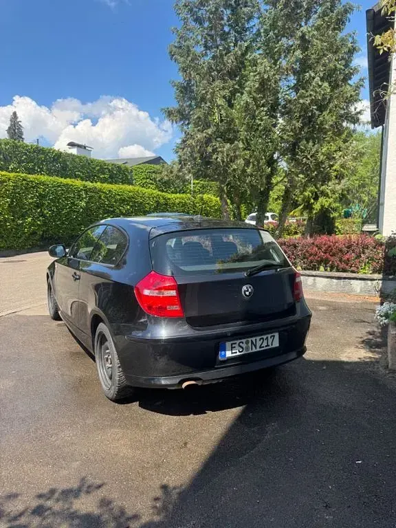 Gebraucht BMW 116 122 PS (89 kW) 2012 Schwarz Kleinwagen