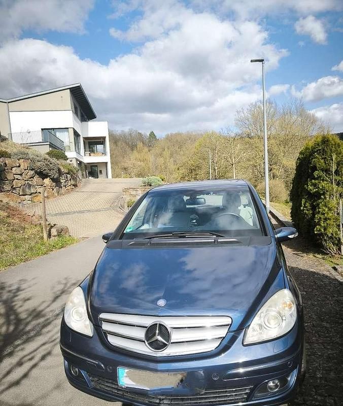 Second-hand Mercedes E200 193 CP (141 kW) 2007 Albastru Break