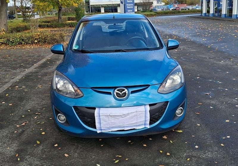 Blau Gebraucht 2012 Mazda 2 Edition Limousine | 2.499 € (Guter Preis) - Bild 1/4
