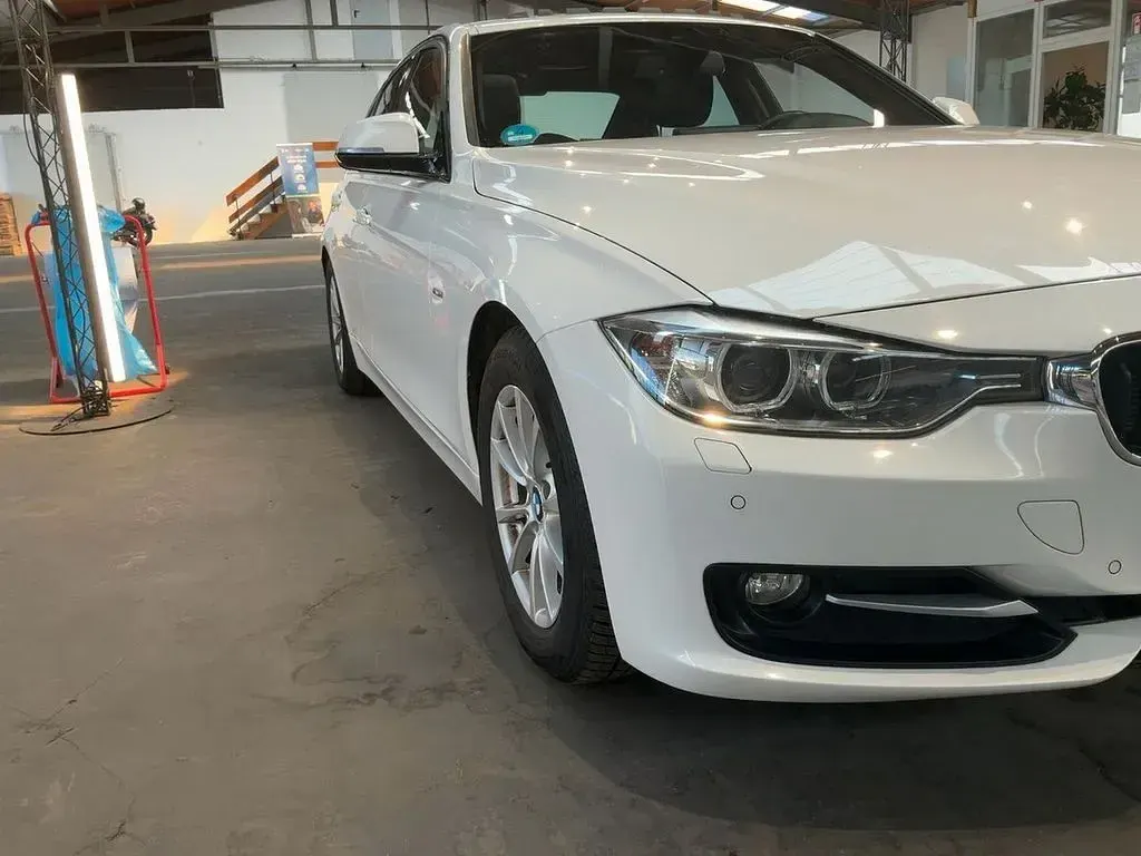 Gebraucht BMW 320 Sport Line 184 PS (135 kW) 2012 Weiß Limousine