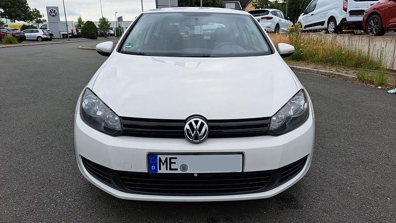 Weiß Gebraucht 2011 VW Golf VI Trendline Limousine | 4.100 € (Guter Preis) - Bild 1/4
