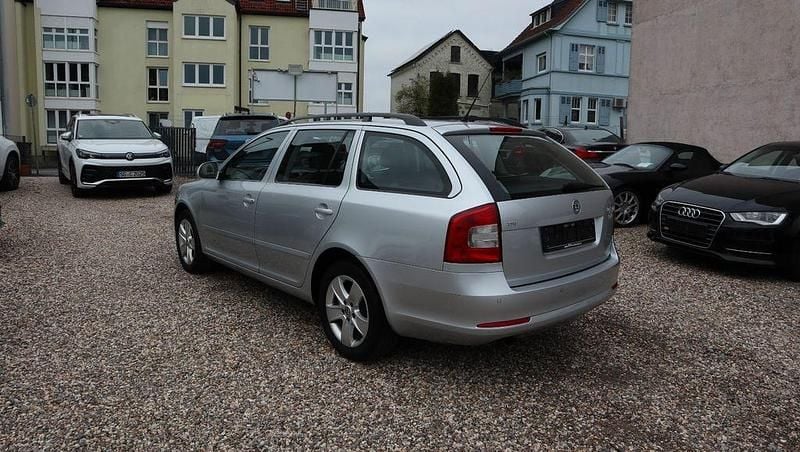 Usado Skoda Octavia Elegance 122 HP (89 kW) 2009 Prateado Carrinha