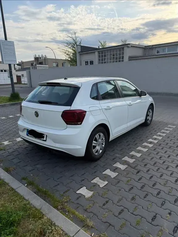 Gebraucht VW Polo Comfortline 95 PS (69 kW) 2018 Weiß Kleinwagen