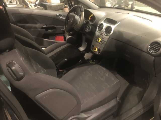 Gebraucht Opel Corsa Selection 69 PS (50 kW) 2014 Schwarz metallic Kleinwagen