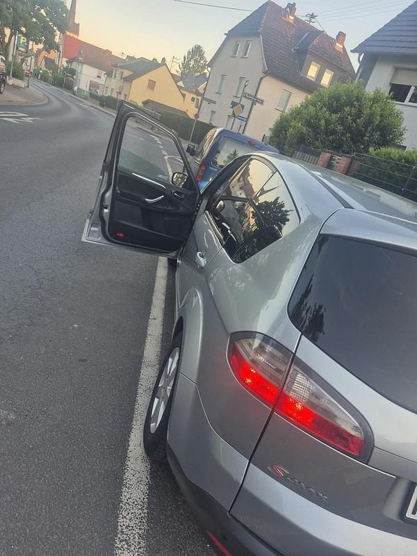 Silber Gebraucht 2007 Ford S-MAX Van / Kleinbus | 3.000 € (Etwas zu teuer) - Bild 1/4