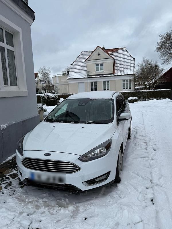 Gebraucht Ford Focus Titanium 125 PS (91 kW) 2017 Weiß Kombi