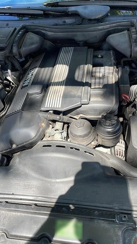 Second-hand BMW 525 192 CP (141 kW) 2002 Albastru Berlinǎ