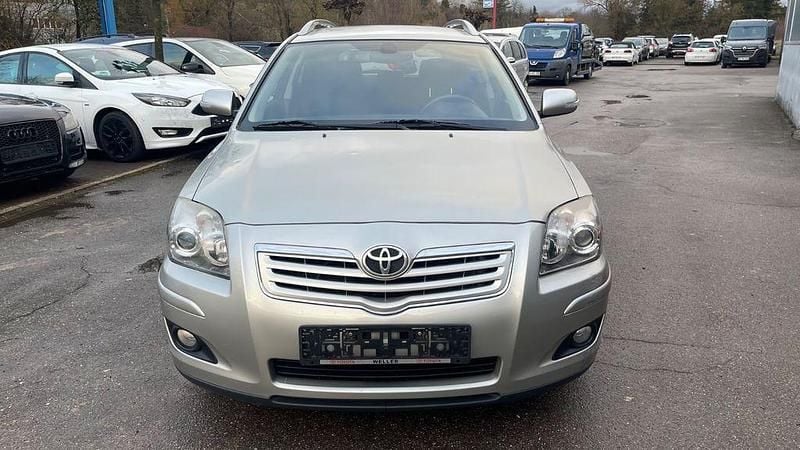 Gebraucht Toyota Avensis Team 129 PS (94 kW) 2009 Silber Kombi