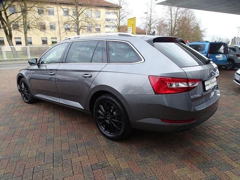 Używany Skoda Superb 200 KM (147 kW) 2023 Szary Sedan/Limuzyna