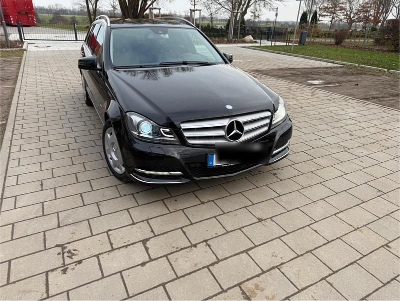 Gebraucht Mercedes C200 136 PS (100 kW) 2012 Schwarz Limousine