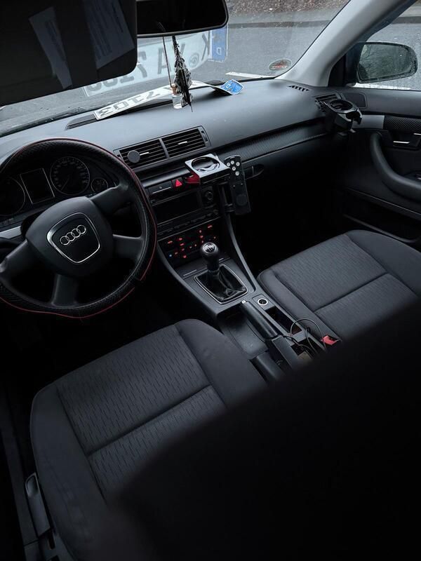 Grau Gebraucht 2007 Audi A4 Limousine | 2.000 € - Bild 1/4