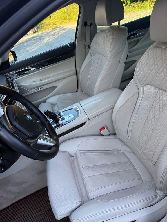 Gebraucht BMW 740L 320 PS (235 kW) 2017 Grau Limousine