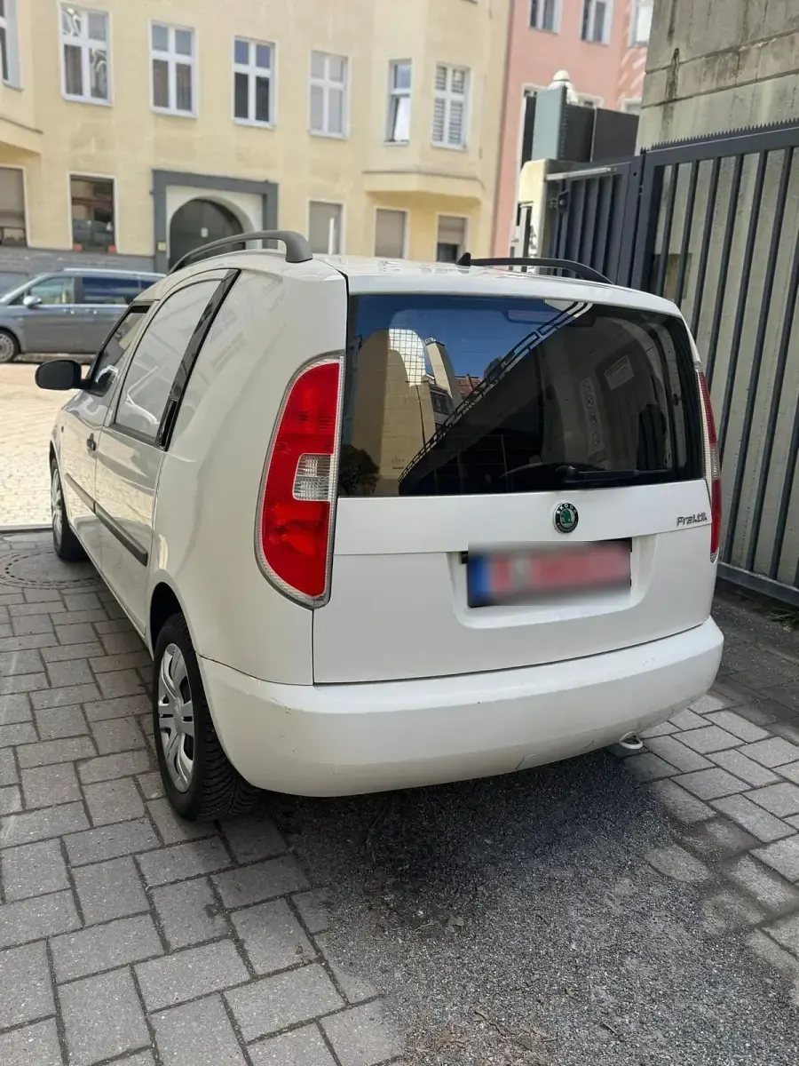 Gebraucht Skoda Roomster 69 PS (50 kW) 2012 Weiß Van / Kleinbus