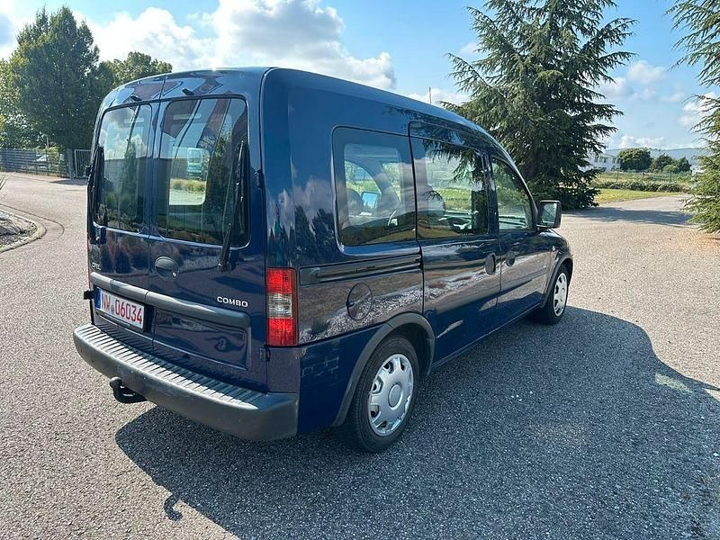 Gebraucht Opel Combo 87 PS (63 kW) 2003 Blau Van / Kleinbus