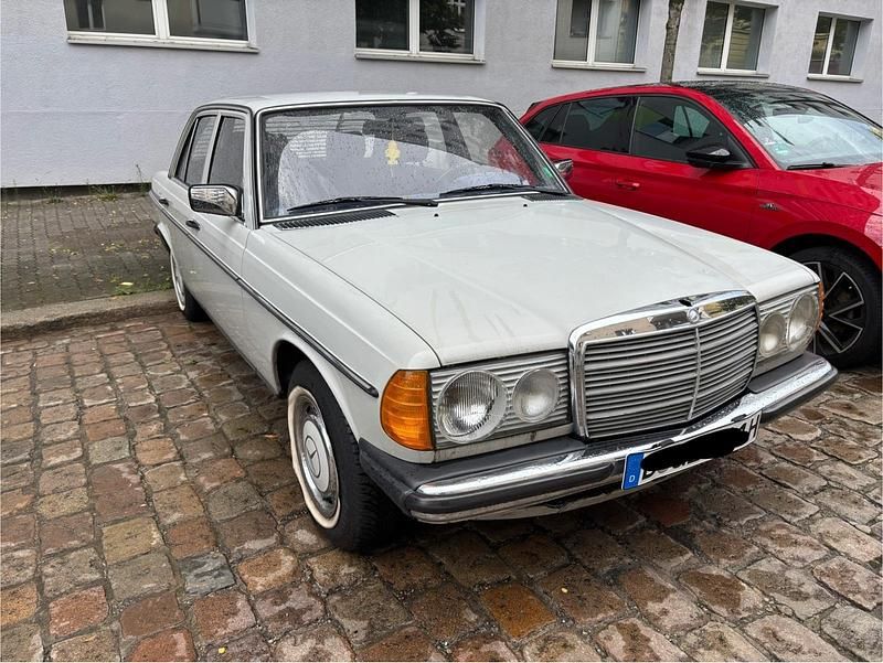 Weiß Gebraucht 1981 Mercedes 200 Limousine | 7.000 € - Bild 1/4