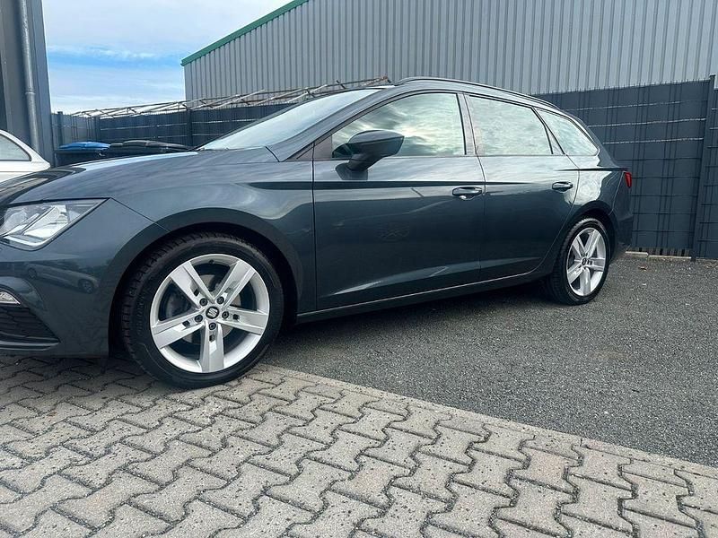 Grau Gebraucht 2020 Seat Leon ST FR Kombi | 16.000 € (Fairer Preis) - Bild 1/4