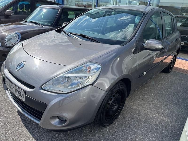 Second-hand Renault Clio III Expression 75 CP (55 kW) 2009 Berlinǎ