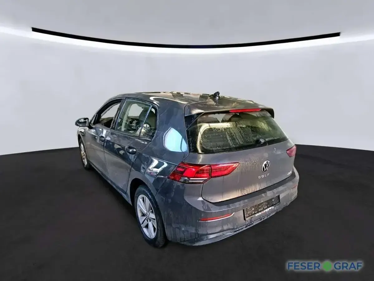 Second-hand VW Golf VIII Life 131 CP (96 kW) 2023 Gri Berlinǎ