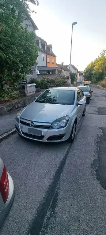 Gebraucht Opel Astra 116 PS (85 kW) 2007 Silber Limousine