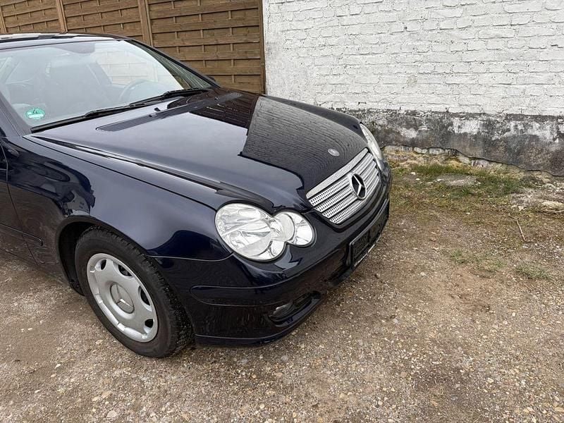 Blau Gebraucht 2005 Mercedes C180 Coupé | 4.400 € (Fairer Preis) - Bild 1/4