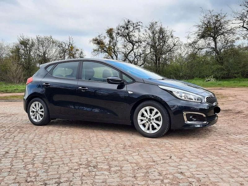 Usado Kia Ceed Edition 7 135 HP (99 kW) 2018 Preto Citadino