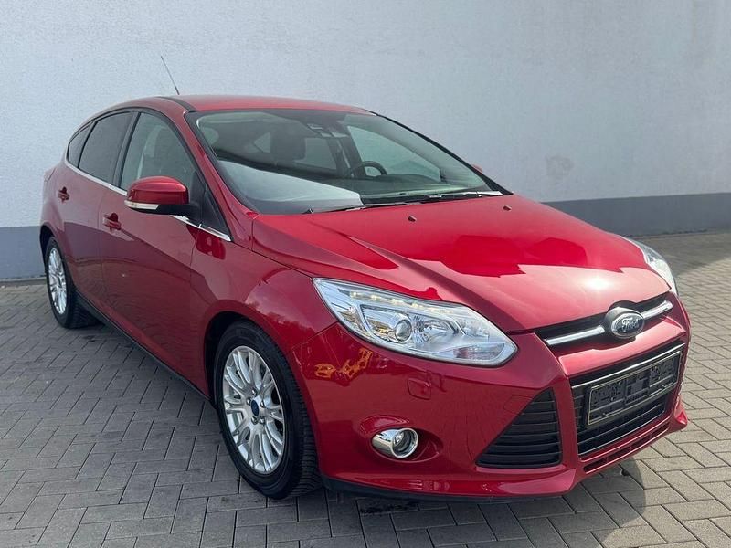 Gebraucht Ford Focus Titanium 163 PS (119 kW) 2011 Rot Limousine