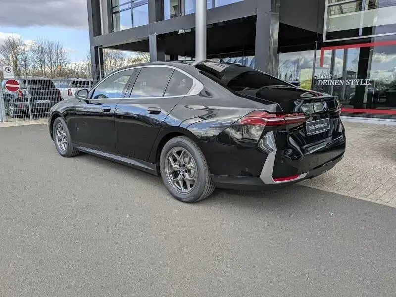Neu BMW 520 190 PS (139 kW) 2026 Schwarz Limousine